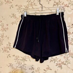 Lululemon Court Rival Shorts Size 6